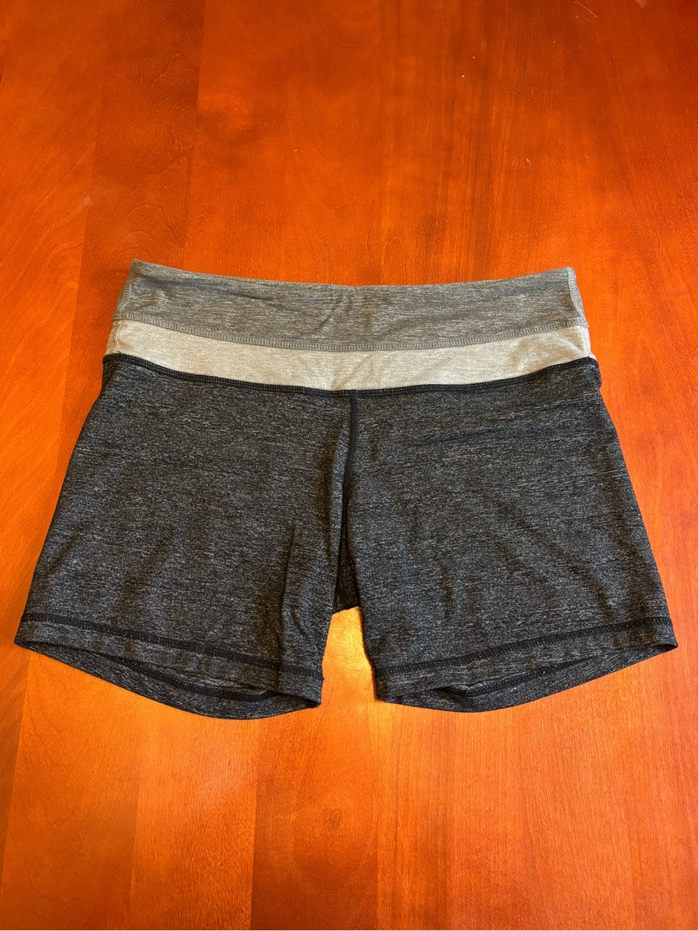 lululemon athletica Women’s Gray Athletic Shorts with Contrast Waistband - Picture 2 of 3